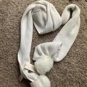 Thick pom pom scarf